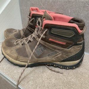Colombia Womens Hiking Boots(waterproof)